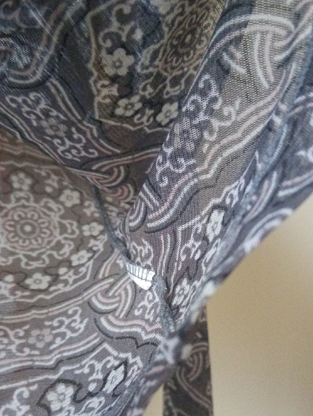 P17" L21" Mexx Grey and White Medallion Print Button-Down Sheer Blouse - Picture 6 of 9